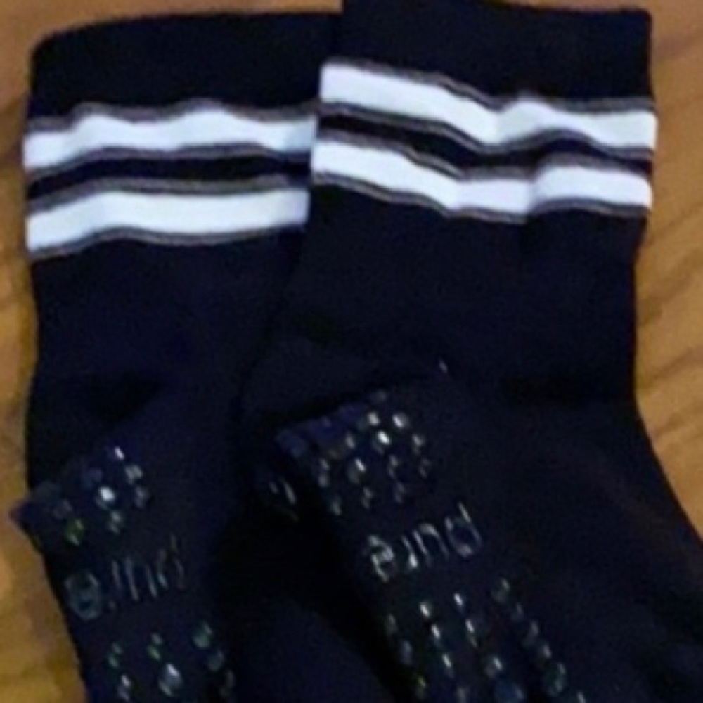 2 pairs of pure barre socks